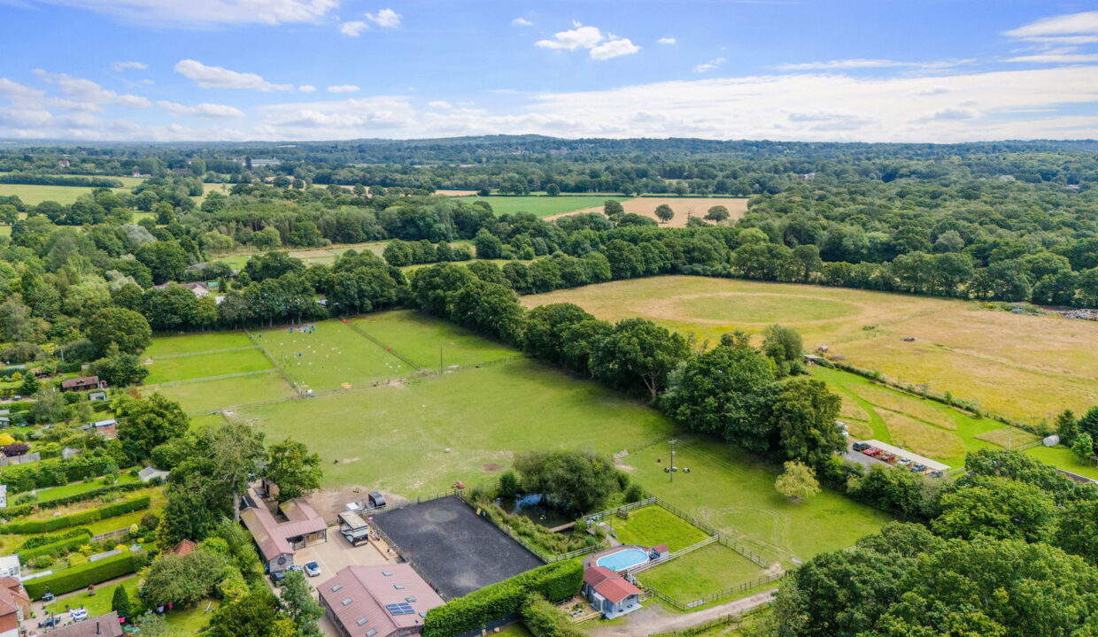 SWEET-BRIAR-STABLES-DRONE-2_1721651376309